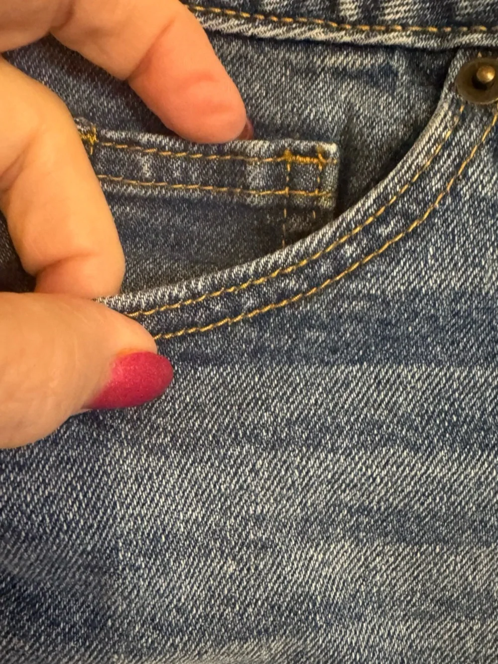 Mid-Blue Frayed Hem Jean Shorts SIZE: 0 #F - Picture 3 of 7